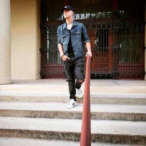 Meet your Posher, Jonathan